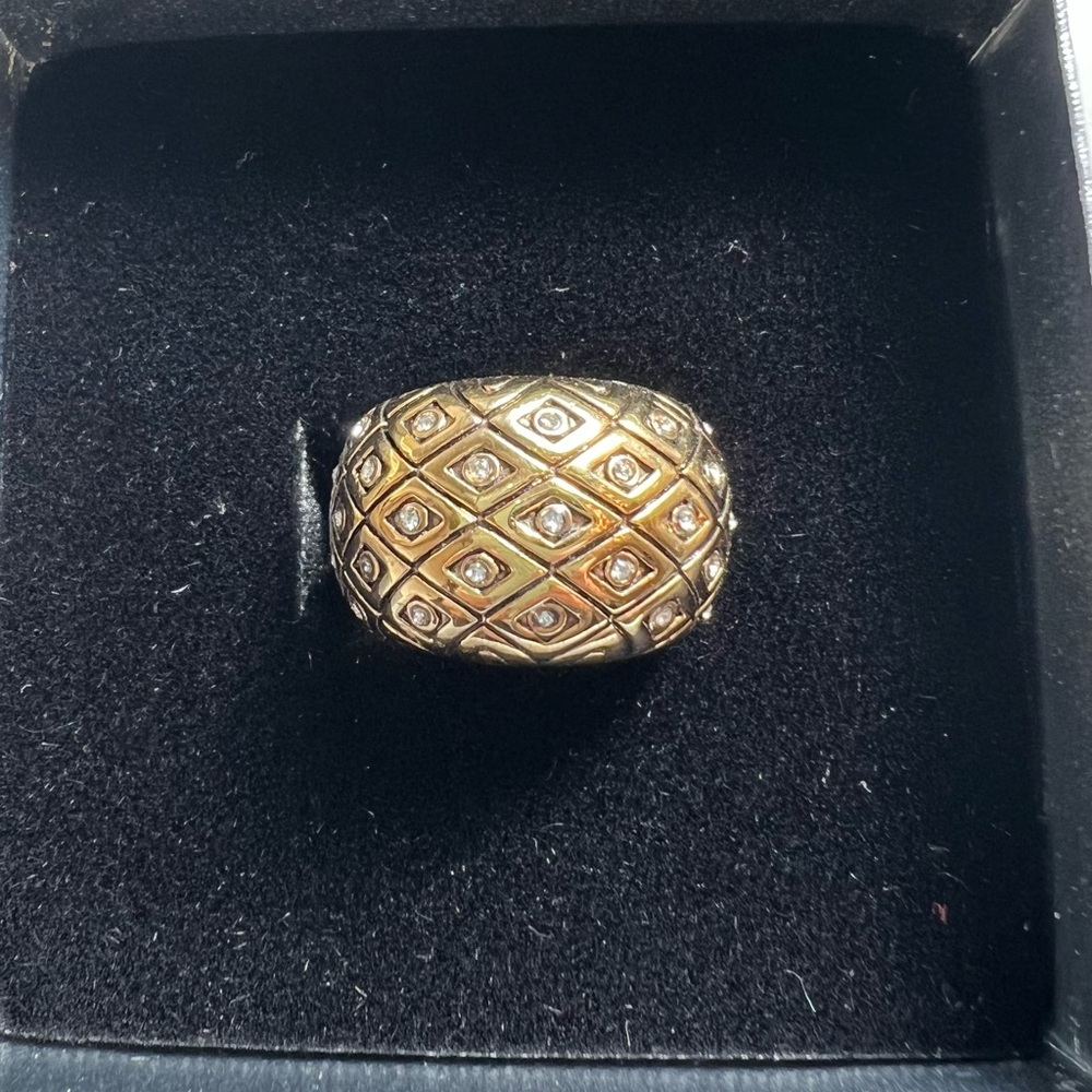 Elegant Gold-Tone Women's Ring
